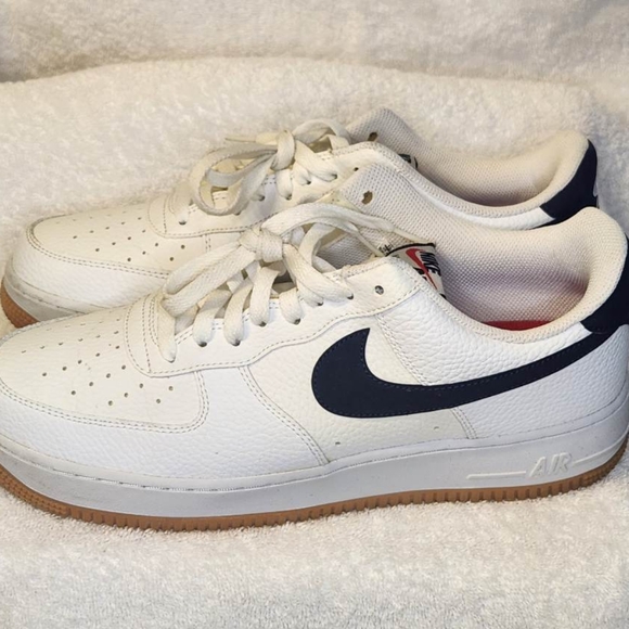 White with black swoosh & tan sole Air Force 1 '07 - Picture 3 of 7